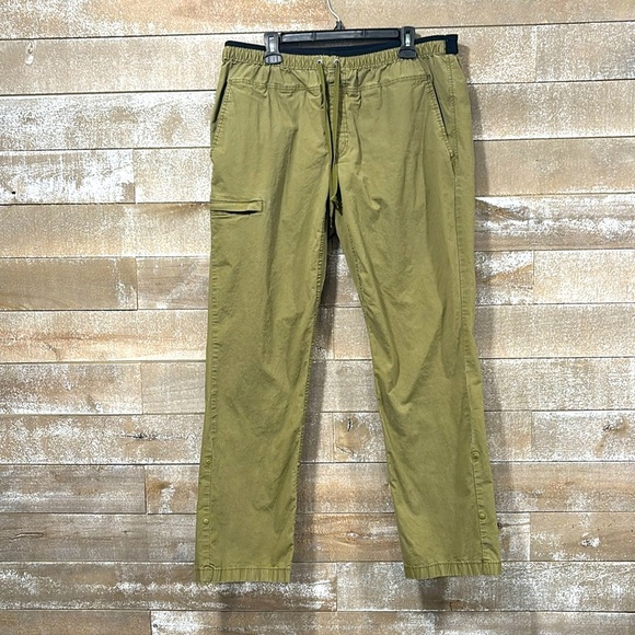 Duluth Canyoneer Green standard fit pull on pants size  38x34 - Picture 1 of 11